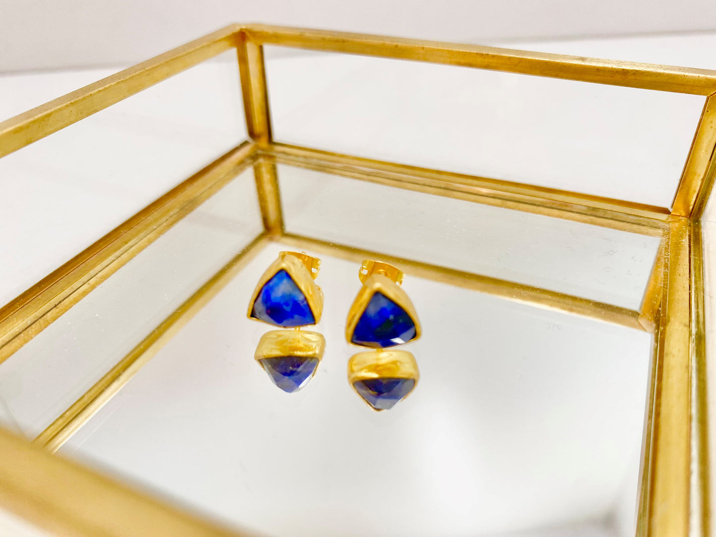 triangle stone ピアス