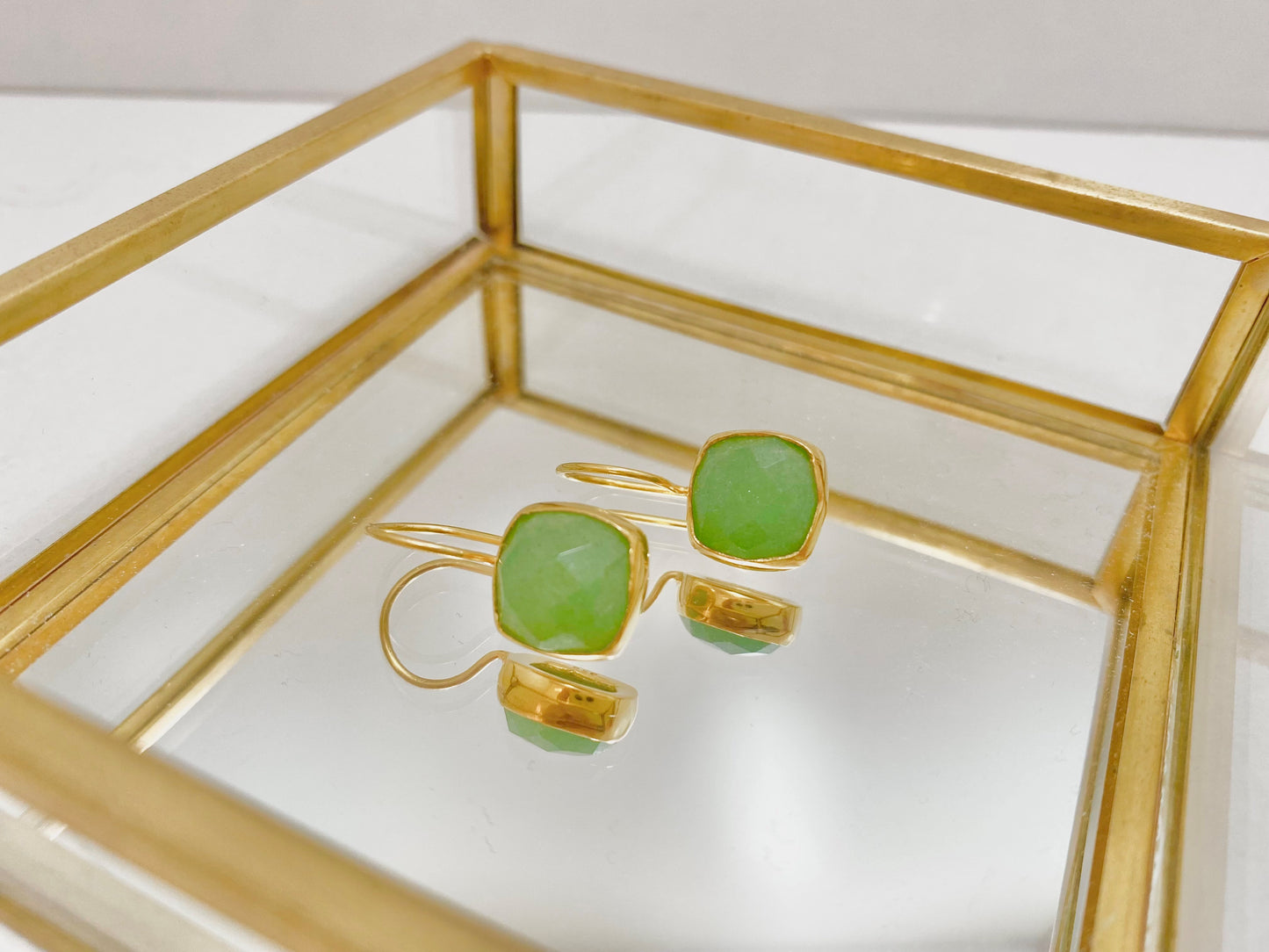 square stone ピアス